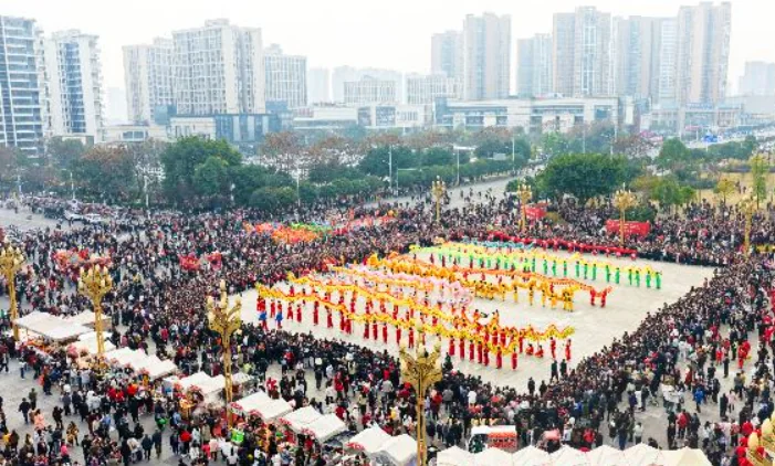铜梁龙舞广场巡游现场